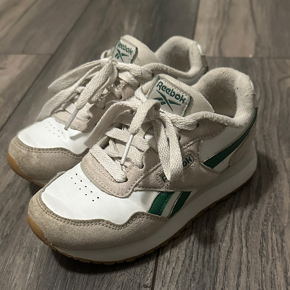 Reebok Kids Sneakers in White and Green